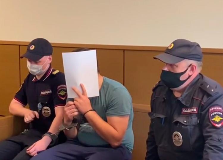 Пьяный мигрант укусил полицейского в пах и был арестован Пьяный мигрант укусил полицейского в пах и был арестован