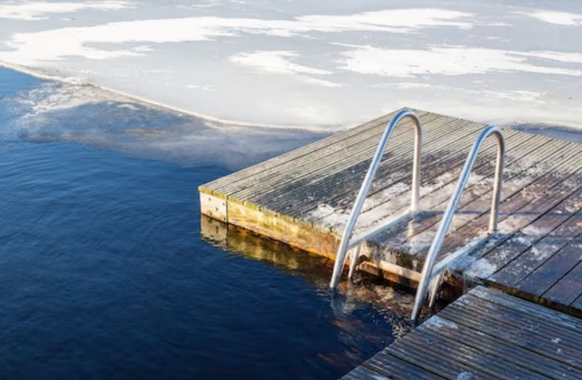 В Магадане мужчина заживо утопил в проруби свидетельницу двойного убийства в наркопритоне В Магадане мужчина заживо утопил в проруби свидетельницу двойного убийства в наркопритоне