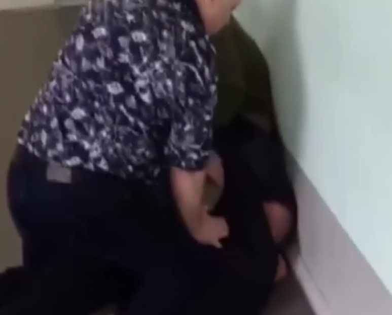 Наркоман с ножом ворвался в школу в Челябинске | В челябинскую школу ворвался мужчина с ножом, его остановил учитель ОБЖ Наркоман с ножом ворвался в школу в Челябинске | В челябинскую школу ворвался мужчина с ножом, его остановил учитель ОБЖ