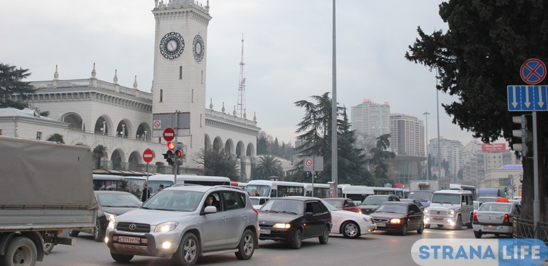 Вокзал или резиденция шейха? То ли Сочи, то ли Симферополь… Вокзал или резиденция шейха? То ли Сочи, то ли Симферополь…