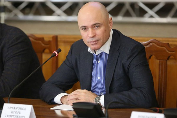 В Липецке пояснили, откуда у губернатора Артамонова пальто за 318 тысяч рублей В Липецке пояснили, откуда у губернатора Артамонова пальто за 318 тысяч рублей