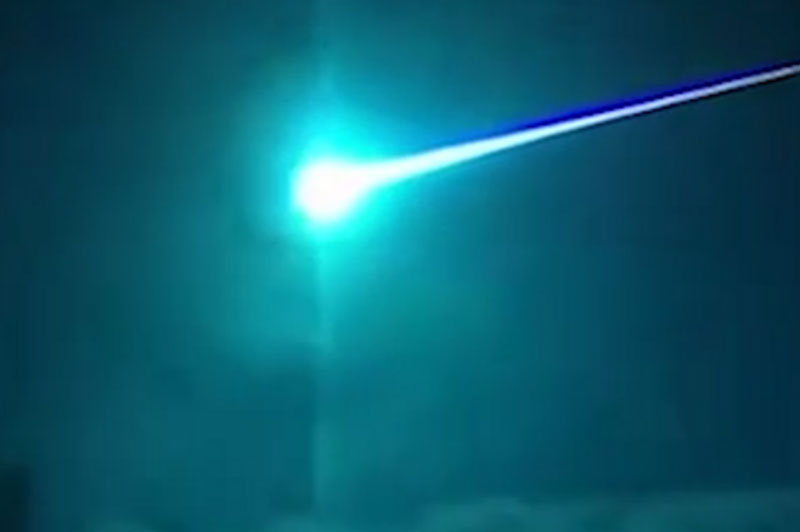 В небе над Португалией пронёсся огромный ярко-синий метеорит. Видео | Над Португалией пролетел ярко-синий метеорит В небе над Португалией пронёсся огромный ярко-синий метеорит. Видео | Над Португалией пролетел ярко-синий метеорит