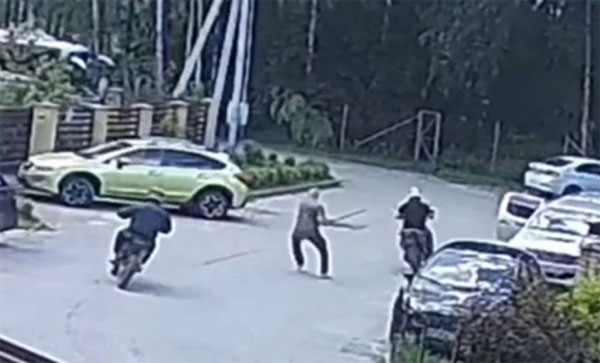 В Подмосковье мужчина избил мальчика за то, что он ездил на мотоцикле | В Подмосковье мужчина избил мальчика за то, что он ездил на мотоцикле В Подмосковье мужчина избил мальчика за то, что он ездил на мотоцикле | В Подмосковье мужчина избил мальчика за то, что он ездил на мотоцикле