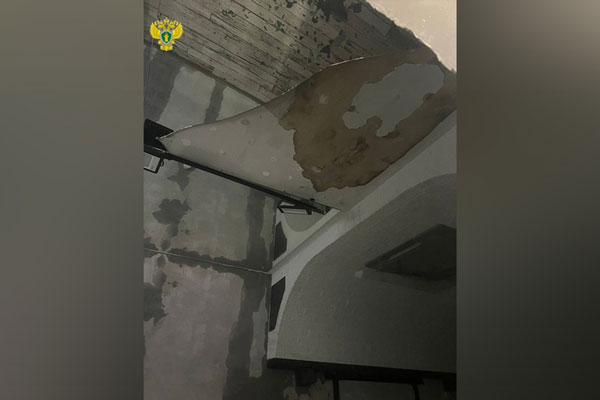 Москвичка попала в больницу после падения зеркала в салоне красоты Москвичка попала в больницу после падения зеркала в салоне красоты