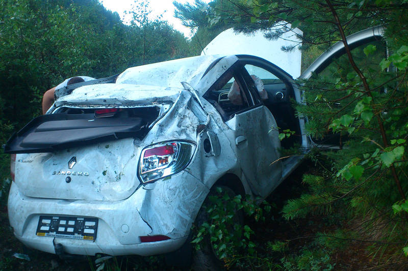 Ехали с курорта и разбились. На Серовском тракте в аварии пострадала семья