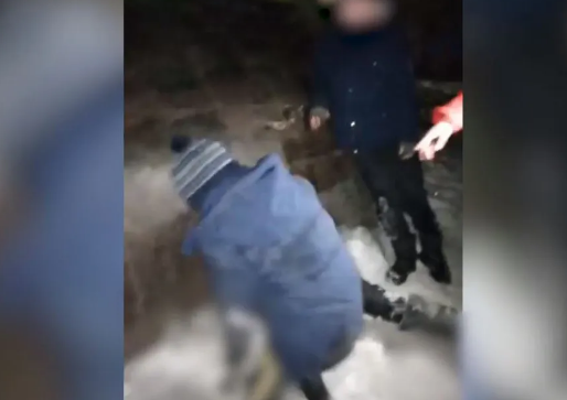 В Улан-Удэ школьники три дня толпой избивали второклассника В Улан-Удэ школьники три дня толпой избивали второклассника