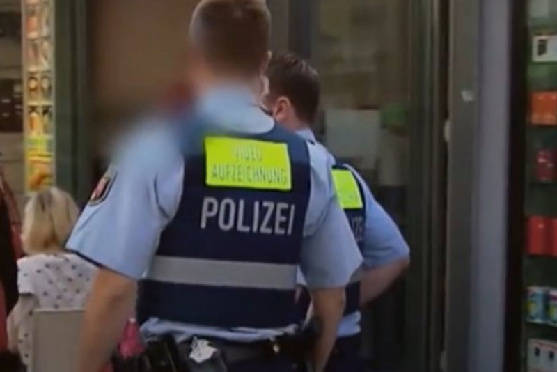 В Магдебурге пожилой мужчина случайно отравил 24 человека фосфином | Пожилой немец случайно отравил соседей ядовитым газом В Магдебурге пожилой мужчина случайно отравил 24 человека фосфином | Пожилой немец случайно отравил соседей ядовитым газом