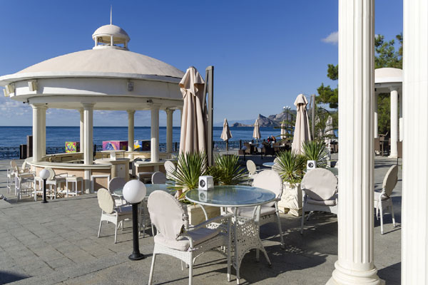 В Крыму пьяные участники ЧВК избили посетителей кафе В Крыму пьяные участники ЧВК избили посетителей кафе