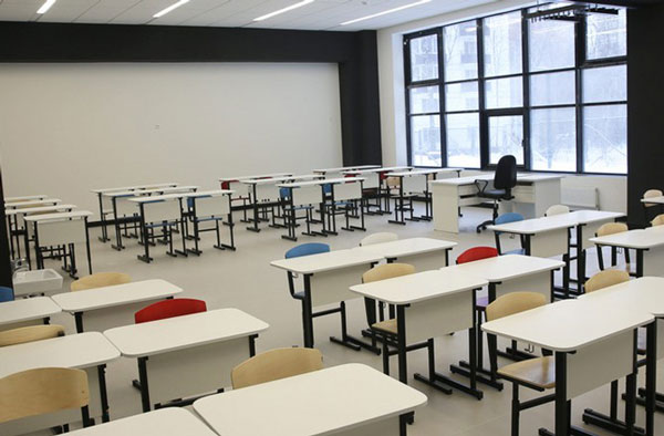 Ученик изрезал ножом преподавателя в британской школе Ученик изрезал ножом преподавателя в британской школе