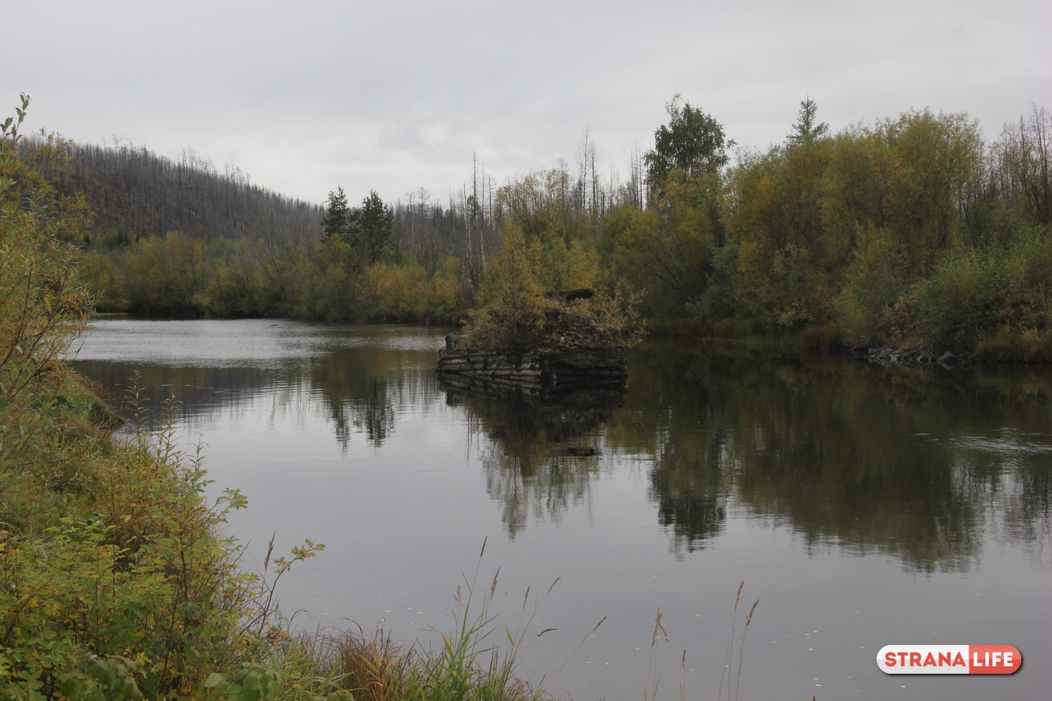 Туристы пересматривают планы, горожане плавают на лодках, а уральские манси… затаились
