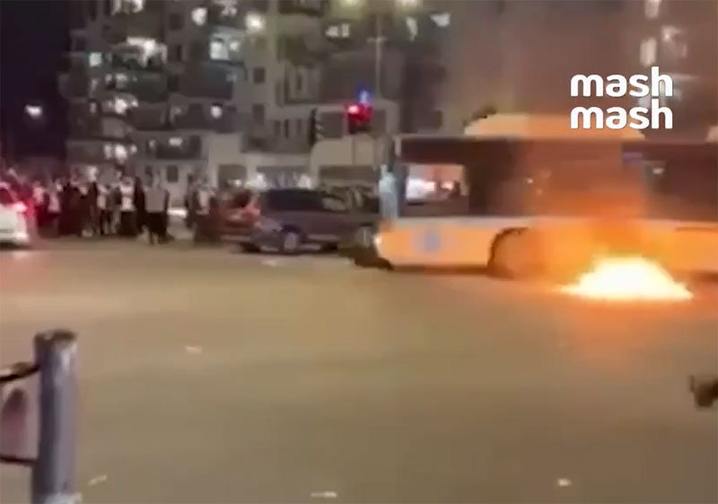 Автобус сбил участников акции ультраортодоксов в Иерусалиме, есть пострадавшие | В Иерусалиме автобус наехал на протестующих харедим против призыва в армию Автобус сбил участников акции ультраортодоксов в Иерусалиме, есть пострадавшие | В Иерусалиме автобус наехал на протестующих харедим против призыва в армию