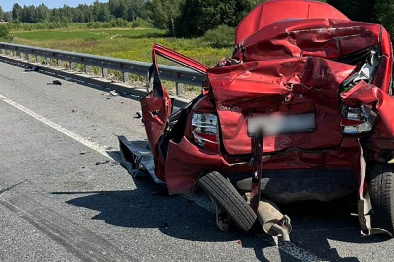 В Подмосковье фура наехала на стоявшие на обочине авто и убила девочку | Фура раздавила двух водителей и ребёнка в авто на обочине в Подмосковье В Подмосковье фура наехала на стоявшие на обочине авто и убила девочку | Фура раздавила двух водителей и ребёнка в авто на обочине в Подмосковье