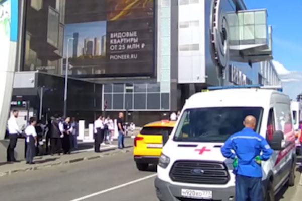 Из-за прорыва трубы с кипятком в московском ТЦ «Времена года» погибло четыре человека Из-за прорыва трубы с кипятком в московском ТЦ «Времена года» погибло четыре человека