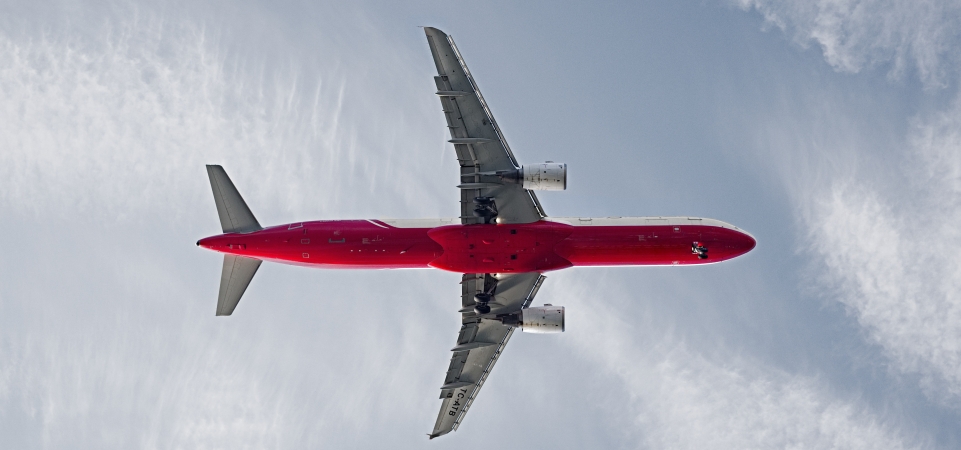 Во Внуково аварийно сел Boeing летевший из Сургута. У судна отказал двигатель Во Внуково аварийно сел Boeing летевший из Сургута. У судна отказал двигатель