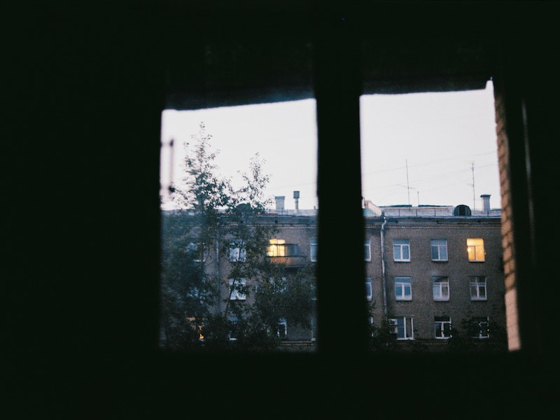  В Петрозаводске школьница упала из окна девятого этажа 