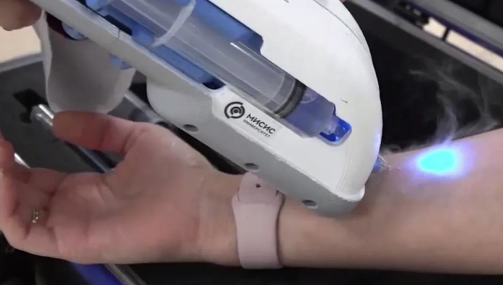 Российские учёные разработали «пистолет» для заживления ран Российские учёные разработали «пистолет» для заживления ран