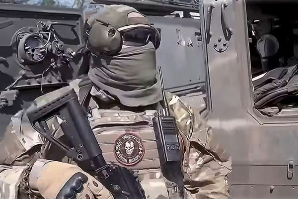 Оборонный комитет Думы собирается законодательно урегулировать деятельность ЧВК. Путин за контракты Оборонный комитет Думы собирается законодательно урегулировать деятельность ЧВК. Путин за контракты