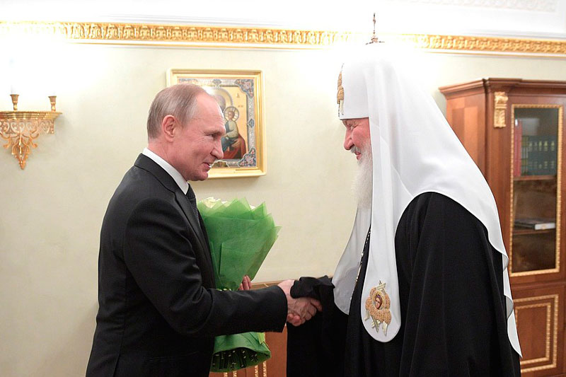 Патриарх Кирилл предложил вписать Бога в Конституцию России Патриарх Кирилл предложил вписать Бога в Конституцию России