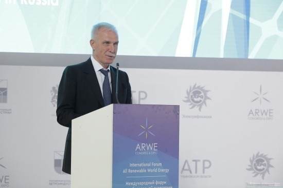 Ульяновский губернатор судится с коммунистом из-за плаката со словом «her» Ульяновский губернатор судится с коммунистом из-за плаката со словом «her»