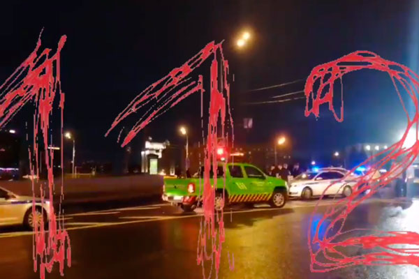 В Москве водитель Nissan сбил двух полицейских В Москве водитель Nissan сбил двух полицейских