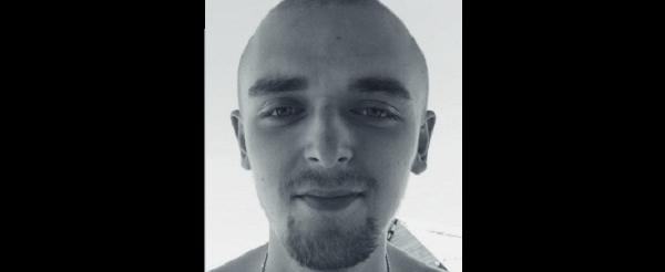 В Вологодской области найден труп пропавшего ранее 19-летнего парня с татуировкой на кадыке В Вологодской области найден труп пропавшего ранее 19-летнего парня с татуировкой на кадыке