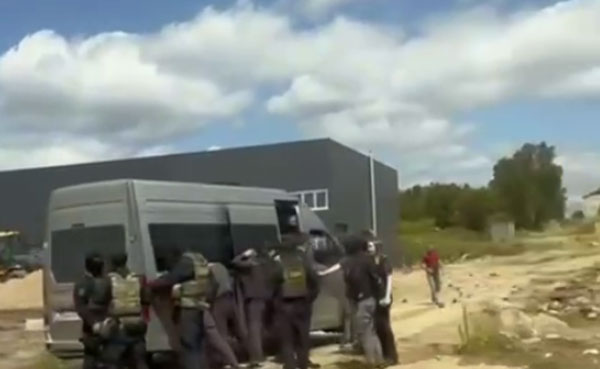 Масштабные антимигрантские рейды в Вязьме: жесткие задержания и связь с убийством 22-летнего жителя | В Вязьме проходят масштабные антимигрантские рейды