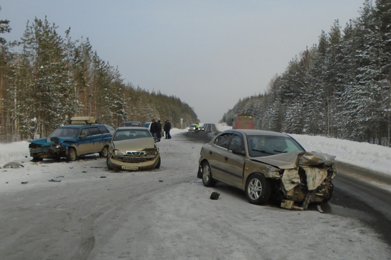 На Среднем Урале в ДТП пострадали три человека, в том числе ребенок На Среднем Урале в ДТП пострадали три человека, в том числе ребенок
