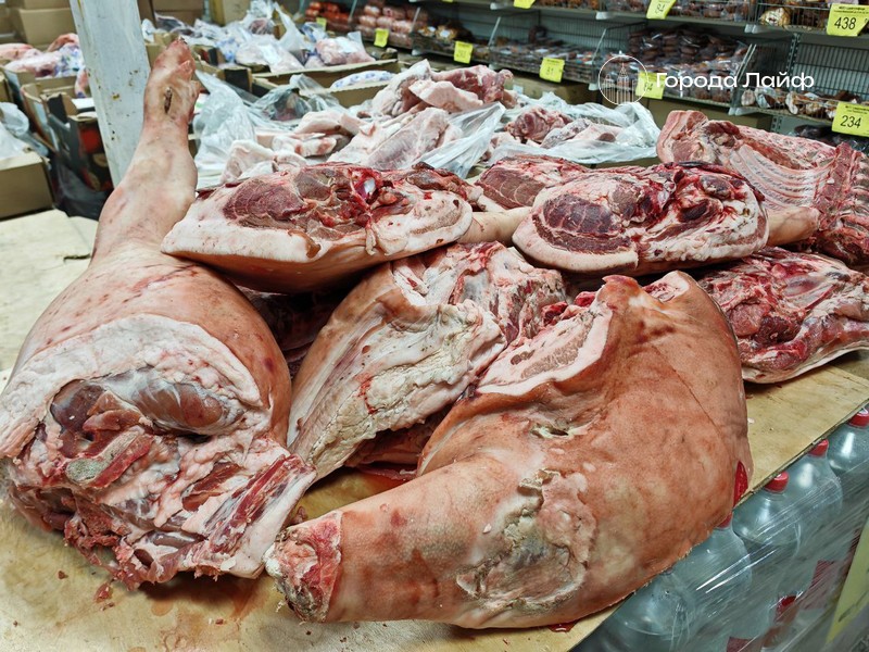 Оптовые цены на свинину снизились в России: какие части подешевели | В России начала дешеветь свинина