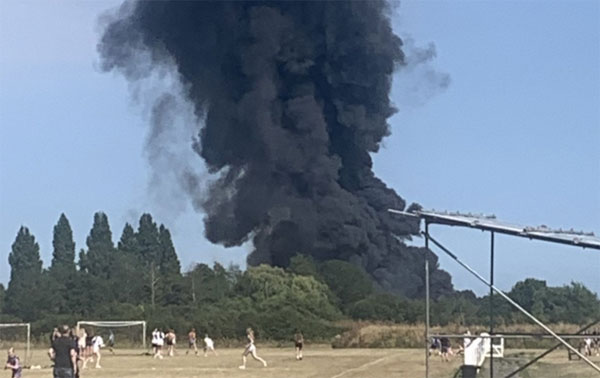 «Огромный огненный шар в небе»: бизнес-джет Beechcraft King Air B200 разбился в Лондоне | Бизнес-джет взорвался при взлёте в аэропорту Лондон Саутенд