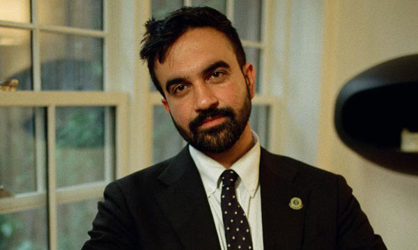 На праймериз Демпартии в Нью-Йорке победил 33-летний социалист индийско-угандийского происхождения | Зохран Мамдани на праймериз: социалист может стать первым мусульманином-мэром Нью-Йорка На праймериз Демпартии в Нью-Йорке победил 33-летний социалист индийско-угандийского происхождения | Зохран Мамдани на праймериз: социалист может стать первым мусульманином-мэром Нью-Йорка