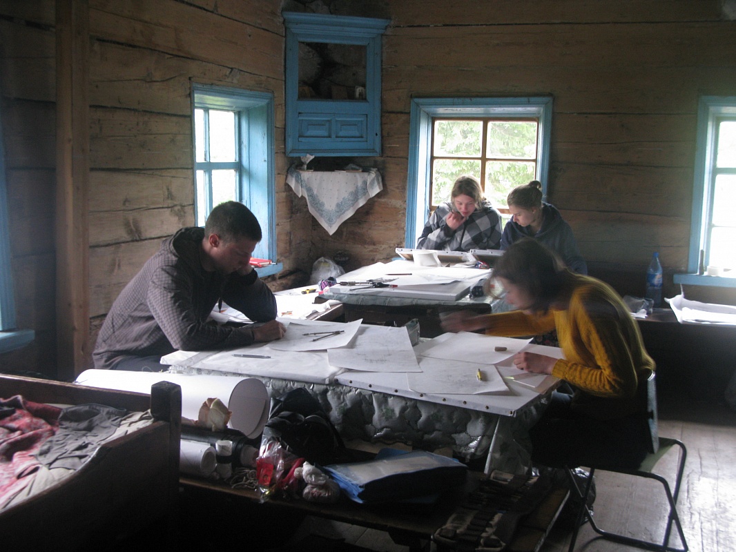 Молодые архитекторы из Москвы учатся на кенозерских памятниках Молодые архитекторы из Москвы учатся на кенозерских памятниках