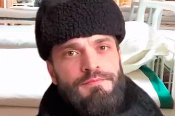 Убийца из Владивостока выпустил мерч с отсылками к расправе над своей девушкой | Освободившийся убийца предлагает мерч с изображениями допроса и мясорубки