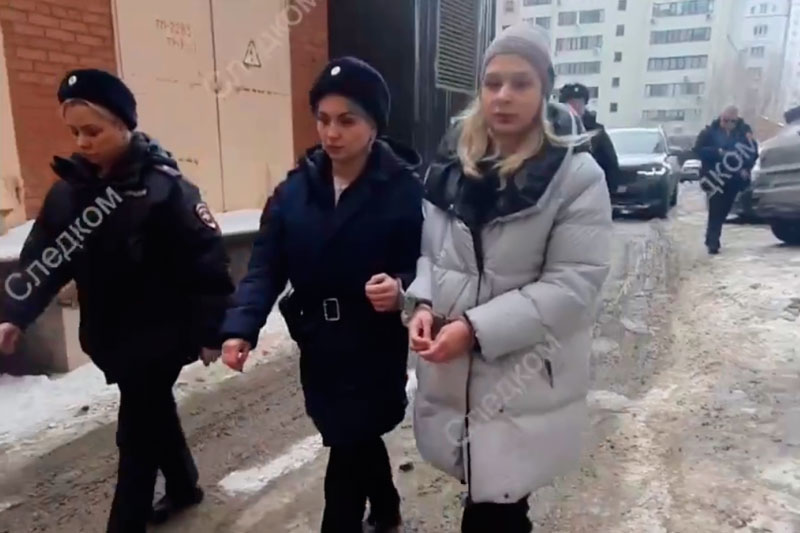 Подозреваемая в убийстве экс-мэра Самары и его жены внучка сделала признание | Внучка экс-мэра Самары призналась в убийстве дедушки и бабушки Подозреваемая в убийстве экс-мэра Самары и его жены внучка сделала признание | Внучка экс-мэра Самары призналась в убийстве дедушки и бабушки