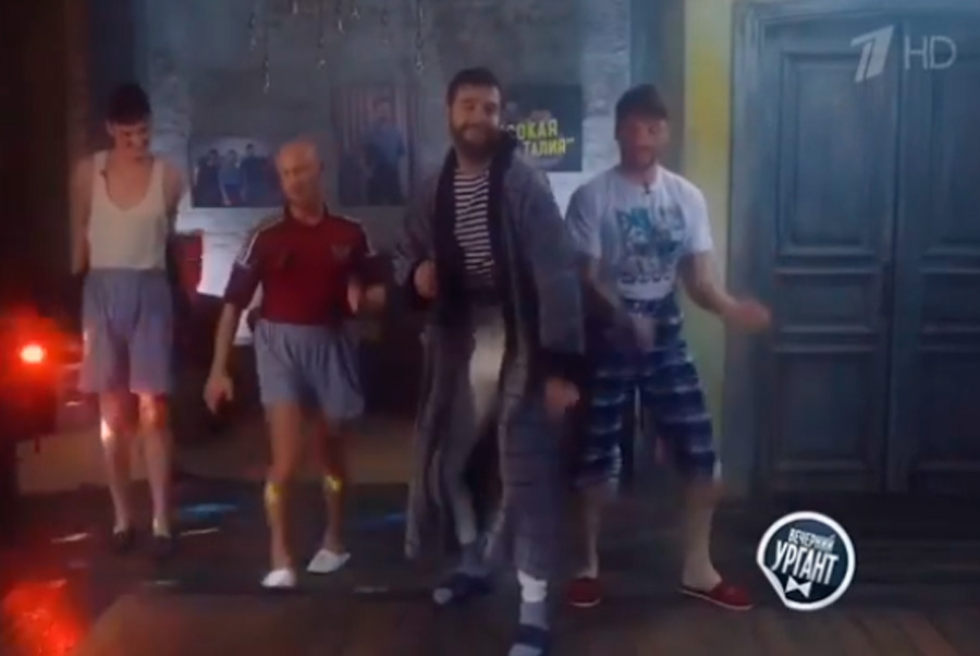 Участники шоу "Вечерний Ургант" поддержали курсантов из Ульяновска новым клипом