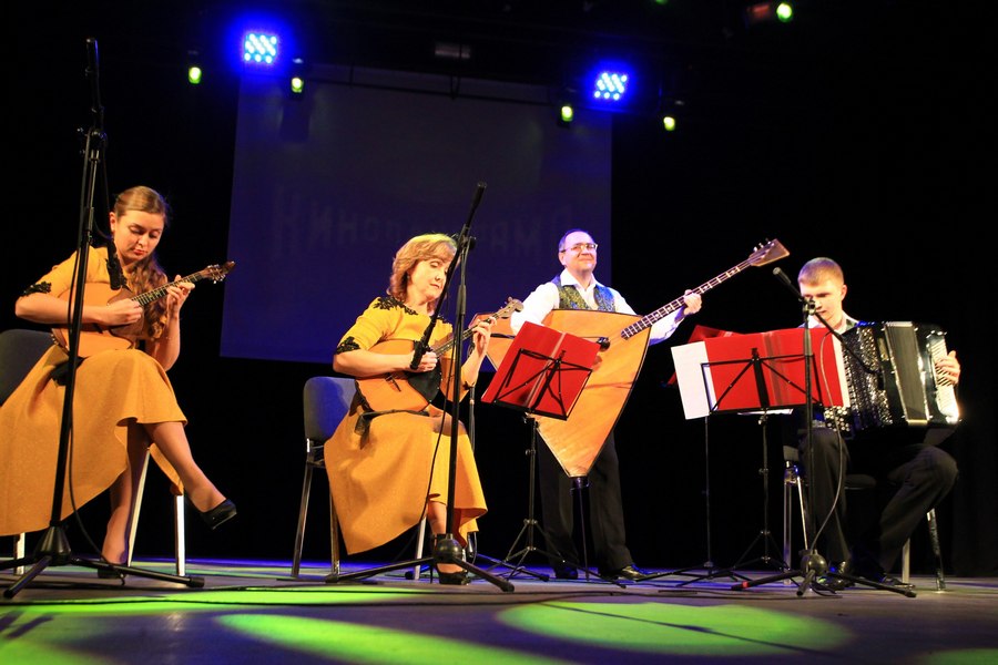 Уральские «Русичи» делают народную музыку популярнее и ждут на своих концертах семьи и не только...