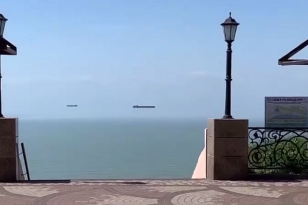 Жители Ейска увидели редкую оптическую иллюзию фата-моргану Жители Ейска увидели редкую оптическую иллюзию фата-моргану