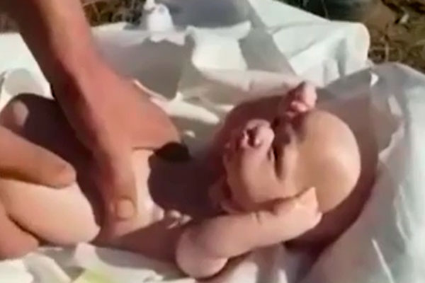 Женщина созналась в обмане с подменой детей на куклы