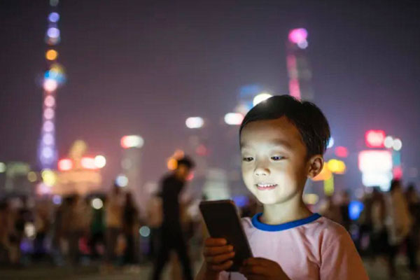 Китай ограничит доступ несовершеннолетних к смартфонам Китай ограничит доступ несовершеннолетних к смартфонам