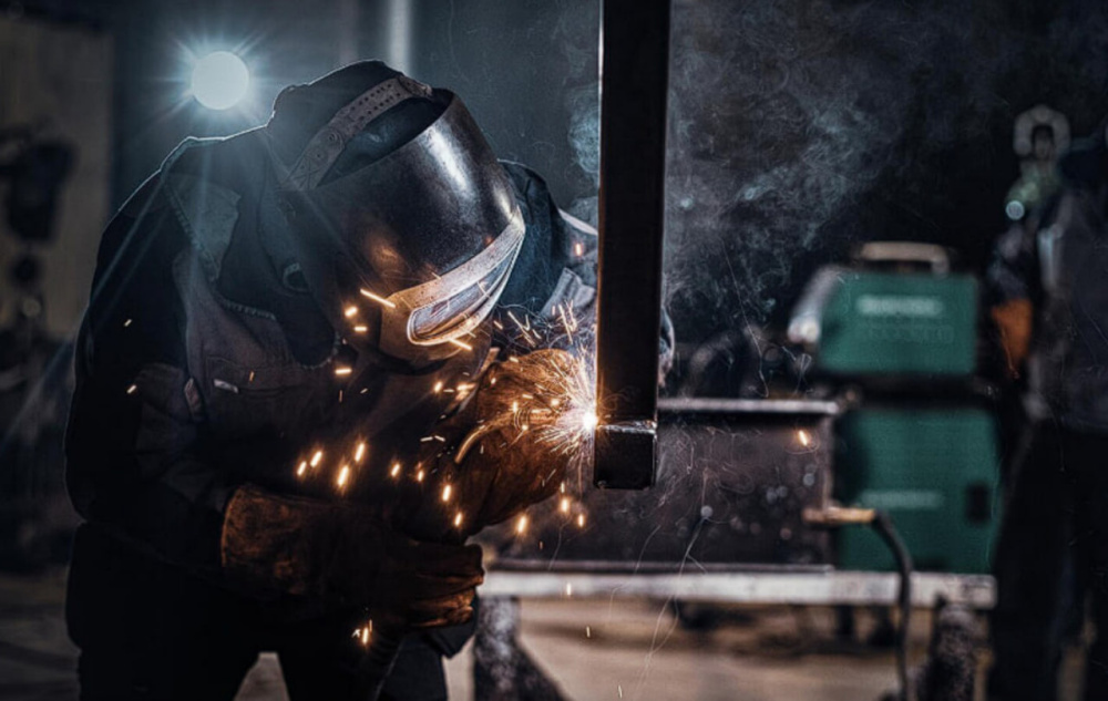 Сварщик теперь в тренде: зарплаты до 350 тыс. — это изменит рынок труда | Зарплаты в 2026 году: почему сварщики получают больше программистов? Сварщик теперь в тренде: зарплаты до 350 тыс. — это изменит рынок труда | Зарплаты в 2026 году: почему сварщики получают больше программистов?