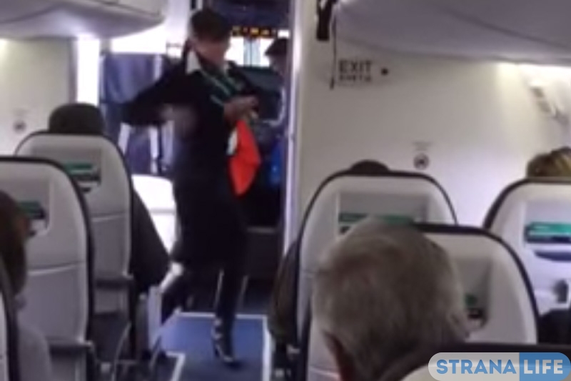Задорный танец стюардессы стал интернет-хитом. ВИДЕО Задорный танец стюардессы стал интернет-хитом. ВИДЕО