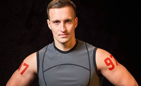 Стало известно имя победителя второго сезона шоу «Титаны» | Учитель Николай Бобылев победил в финале шоу «Титаны» и получил 10 млн рублей