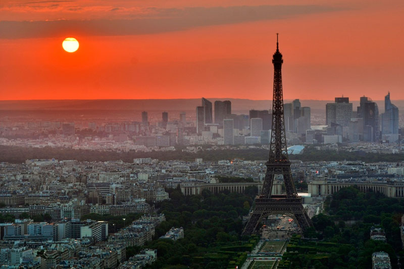 Простая зависть? В Севастополе уволят отметившего день рождения в Париже сотрудника правительства