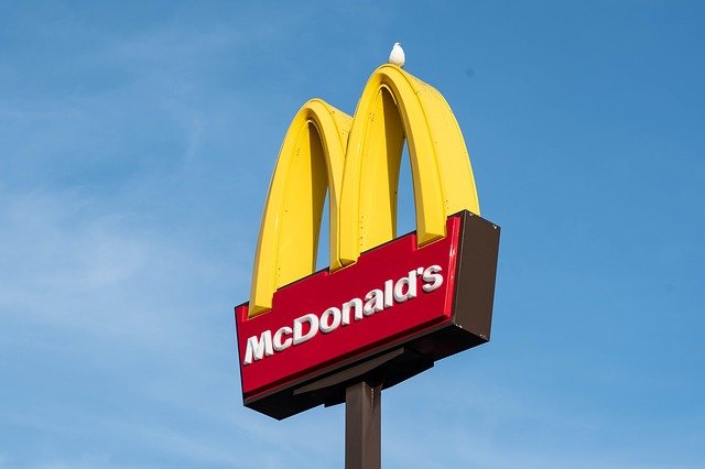 McDonald's возобновит работу в России под новым брендом в середине июня