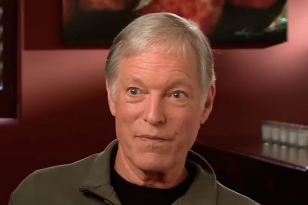 В возрасте 90 лет скончался известный американский актёр Ричард Чемберлен | Умер актёр из сериалов «Сёгун» и «Поющие в терновнике»