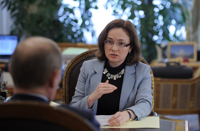 Набиуллина сообщила о рисках попыток достичь докризисного курса рубля
