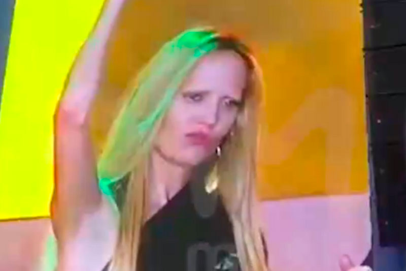 Глюкоза была странной на концерте в Красноярске и чуть не сорвала выступление | Певица Глюкоза чуть не сорвала концерт из-за своего поведения