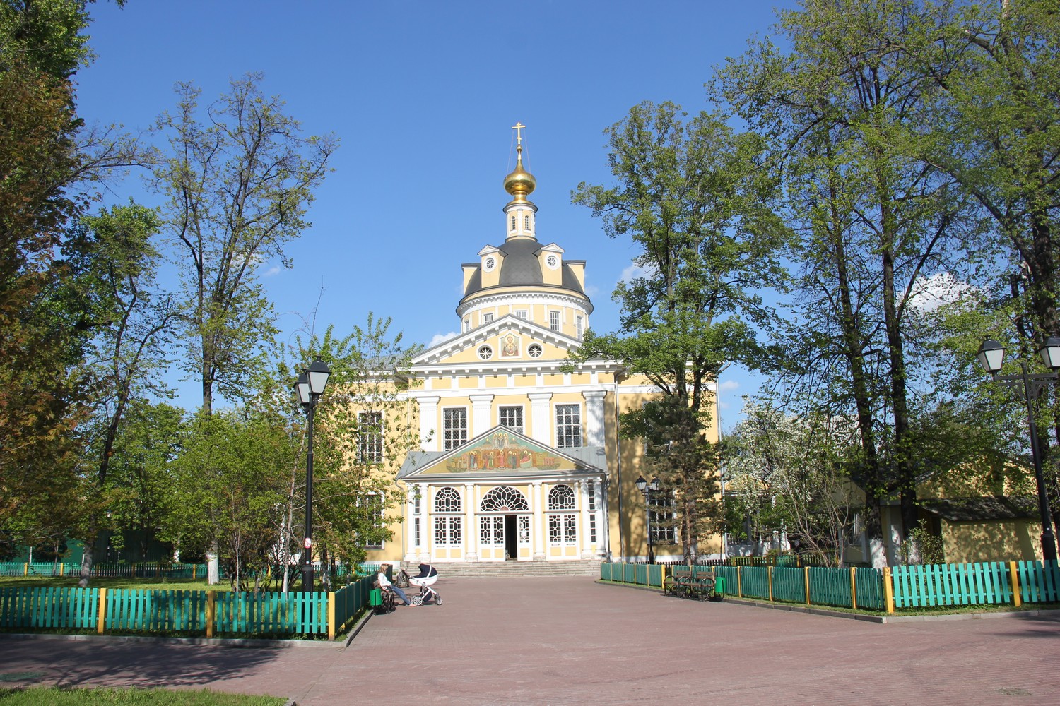 Владимир Путин приехал к старообрядцам и услышал от них: «Доброго здоровья!» Владимир Путин приехал к старообрядцам и услышал от них: «Доброго здоровья!»