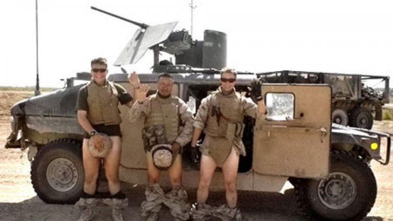 Солдат теперь заставляют сдавать трусы и носки перед дембелем Солдат теперь заставляют сдавать трусы и носки перед дембелем