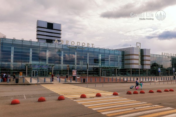 Более 400 россиян застряли в аэропорту Екатеринбурга из-за поломки самолета | Из-за поломки самолета задержан рейс из Екатеринбурга во Вьетнам Более 400 россиян застряли в аэропорту Екатеринбурга из-за поломки самолета | Из-за поломки самолета задержан рейс из Екатеринбурга во Вьетнам