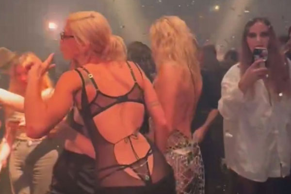 Среди гостей вечеринки Ивлеевой нашли жён бизнесменов и дочь депутата Среди гостей вечеринки Ивлеевой нашли жён бизнесменов и дочь депутата